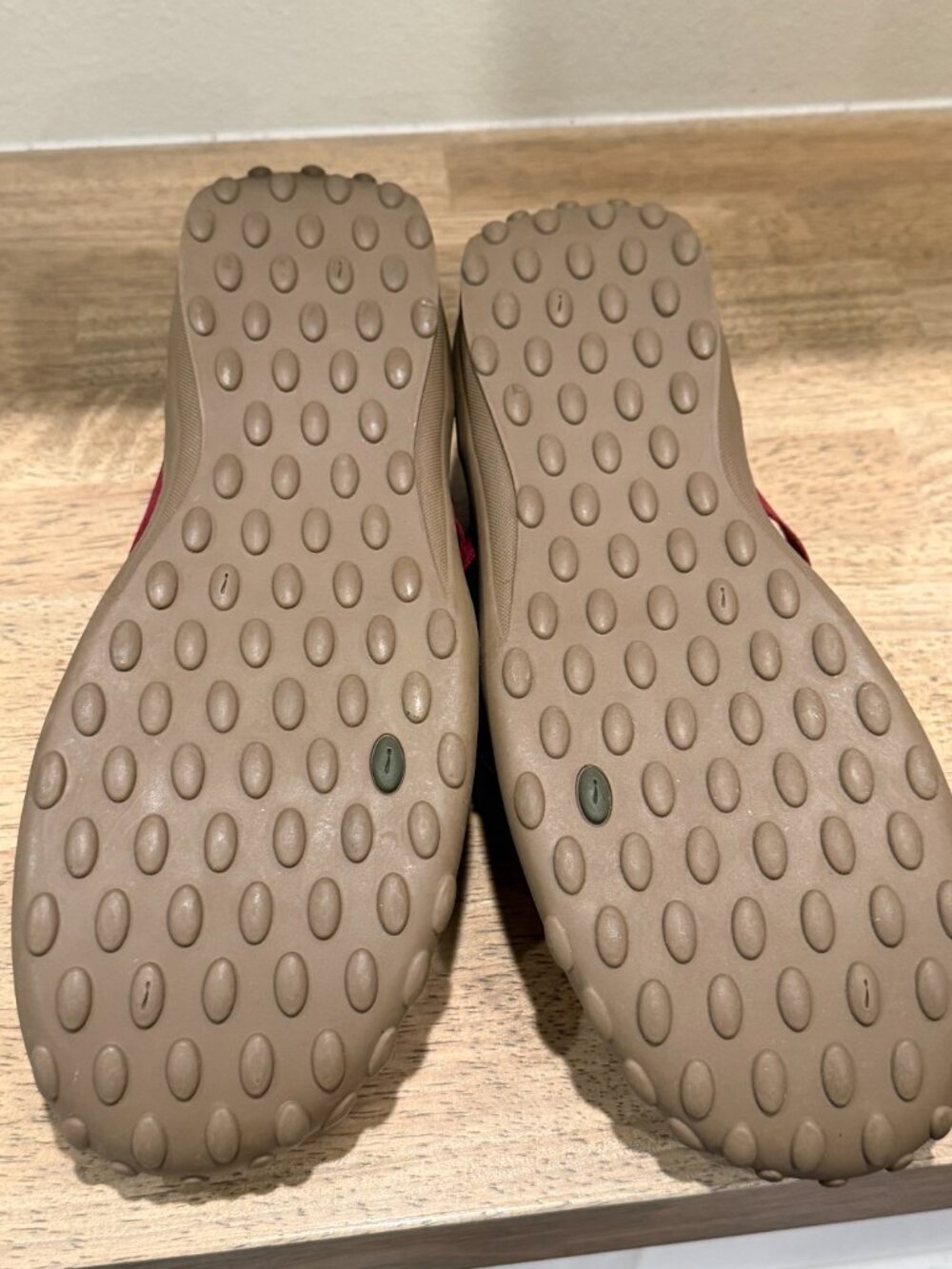 Privo by Clarks Tan Red Leather Comfort Walking Slip On Sneakers Shoes Size 9.5 - Picture 2 of 7